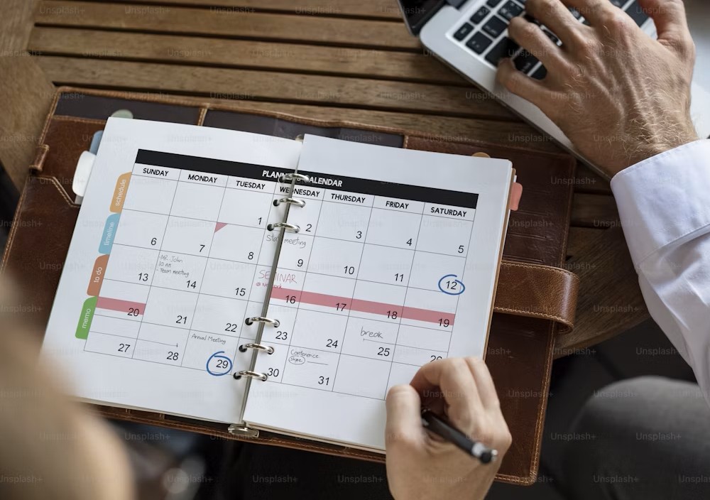 calendrier avec dates Vue sur un calendrier papier